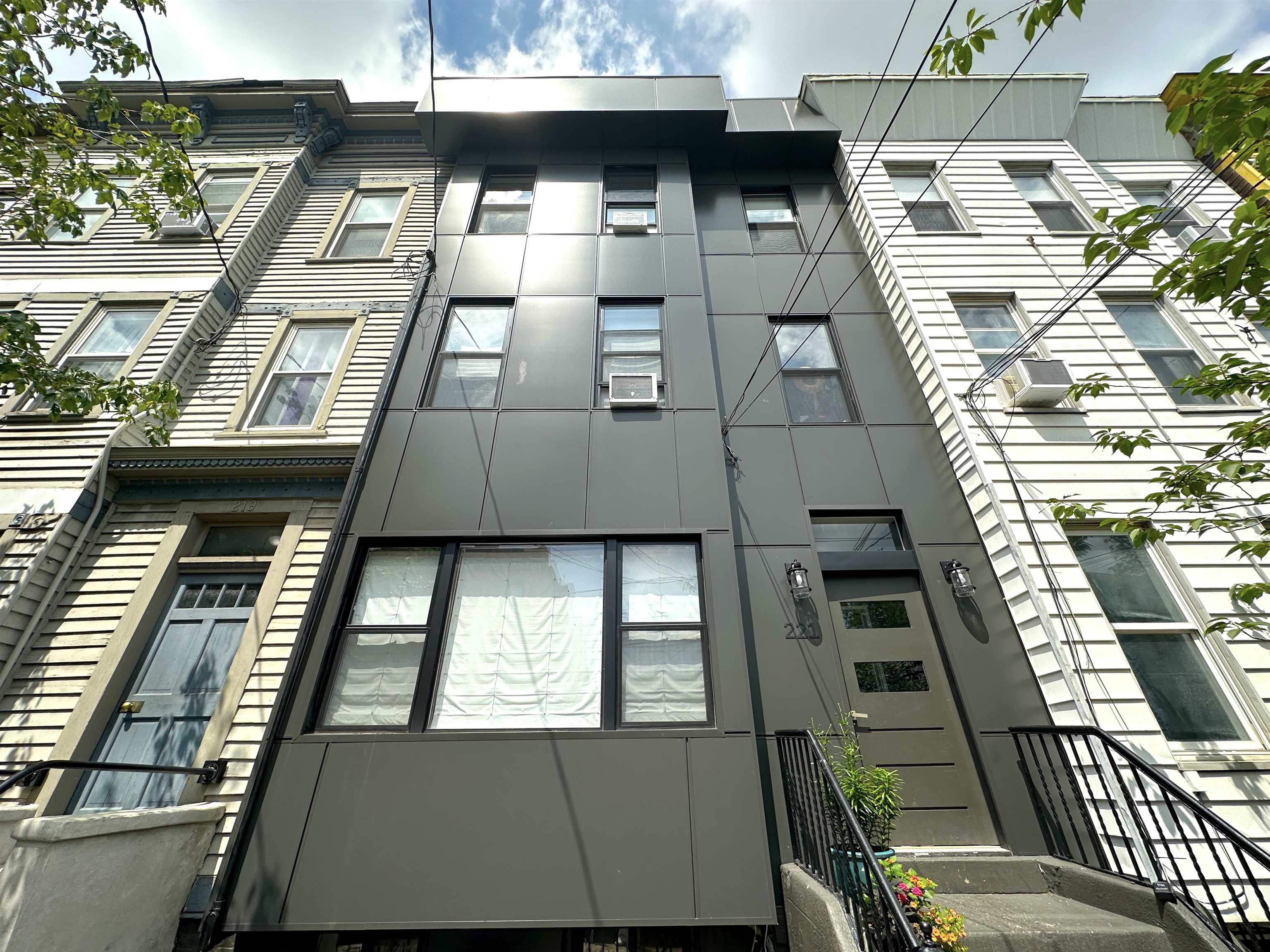 221 BRUNSWICK ST Unit: 2