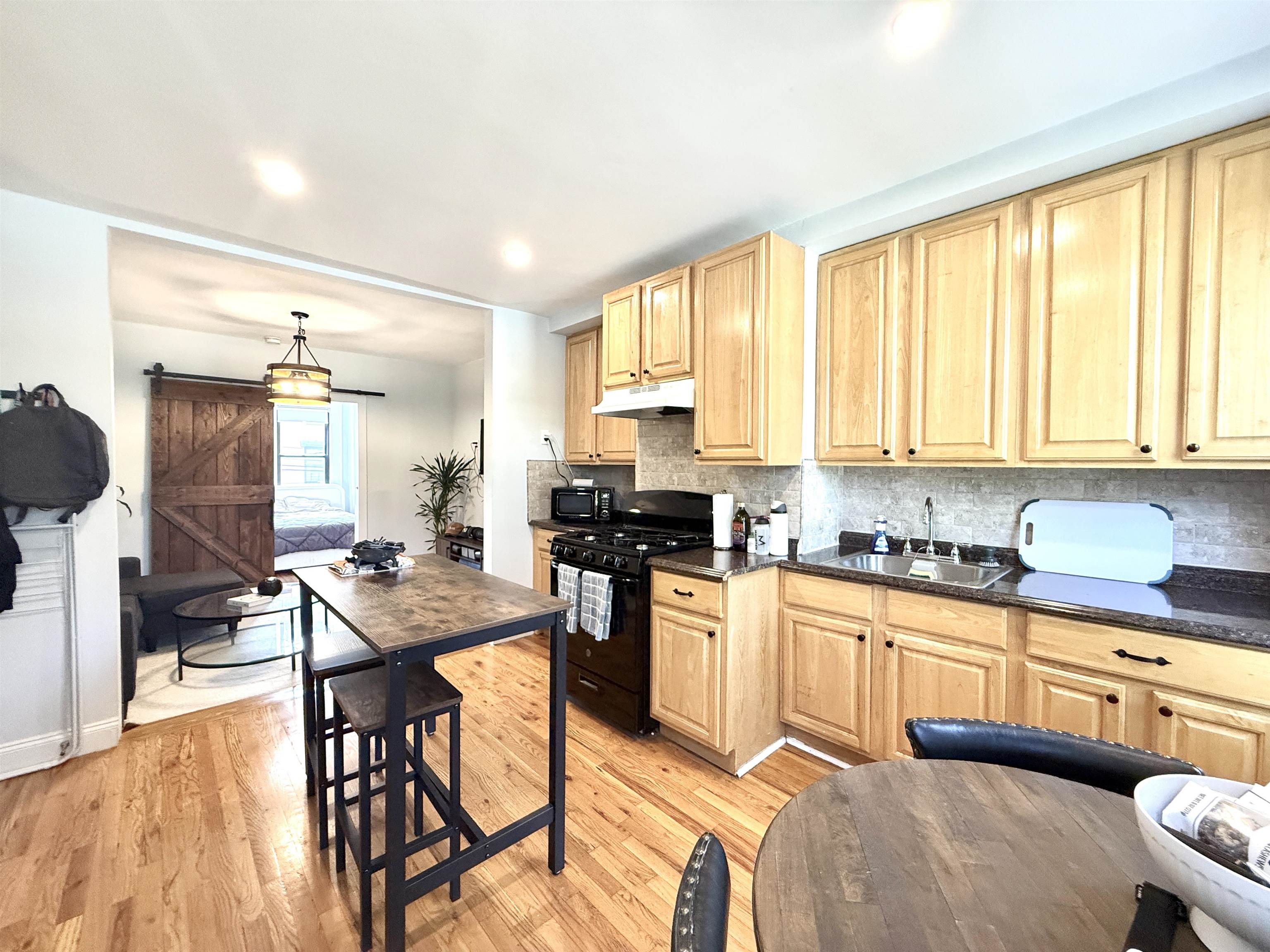 221 BRUNSWICK ST Unit: 2