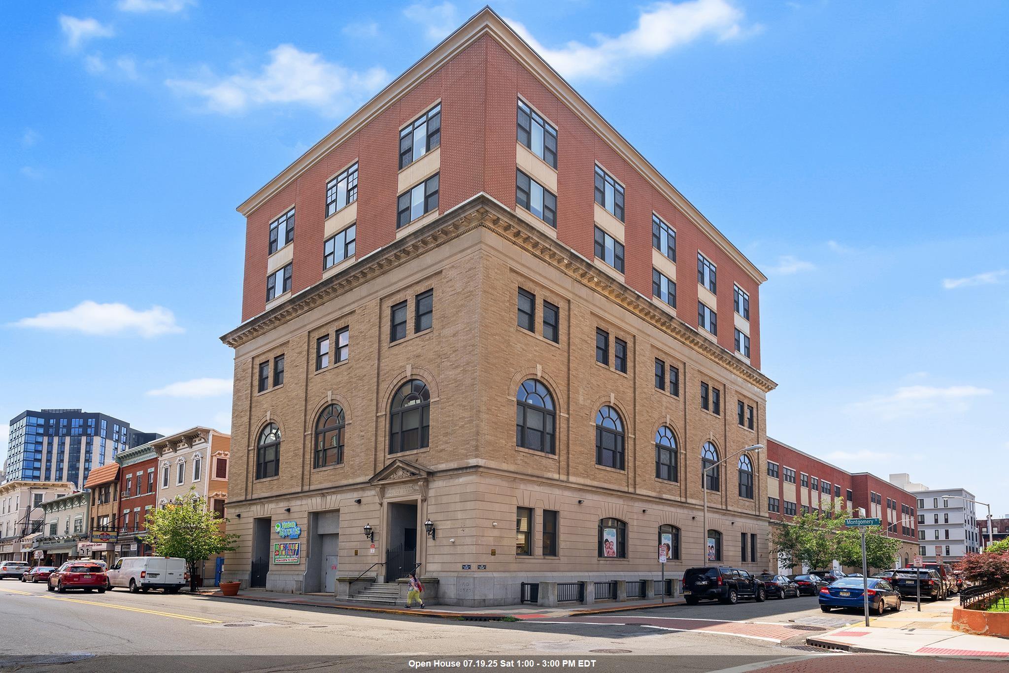 769 MONTGOMERY ST Unit: 211