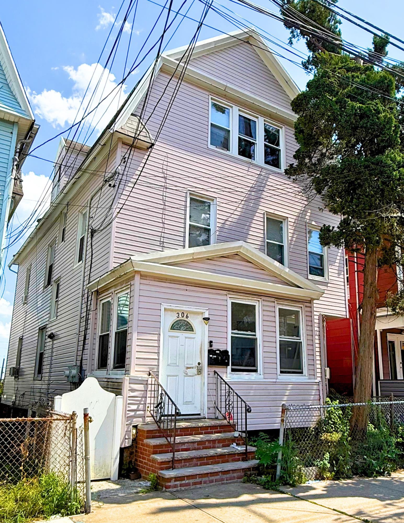 306 ARLINGTON AVE Unit: 3