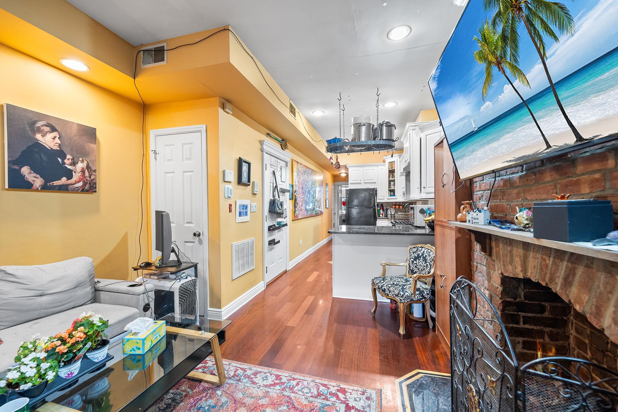 352 7TH ST Unit: 3