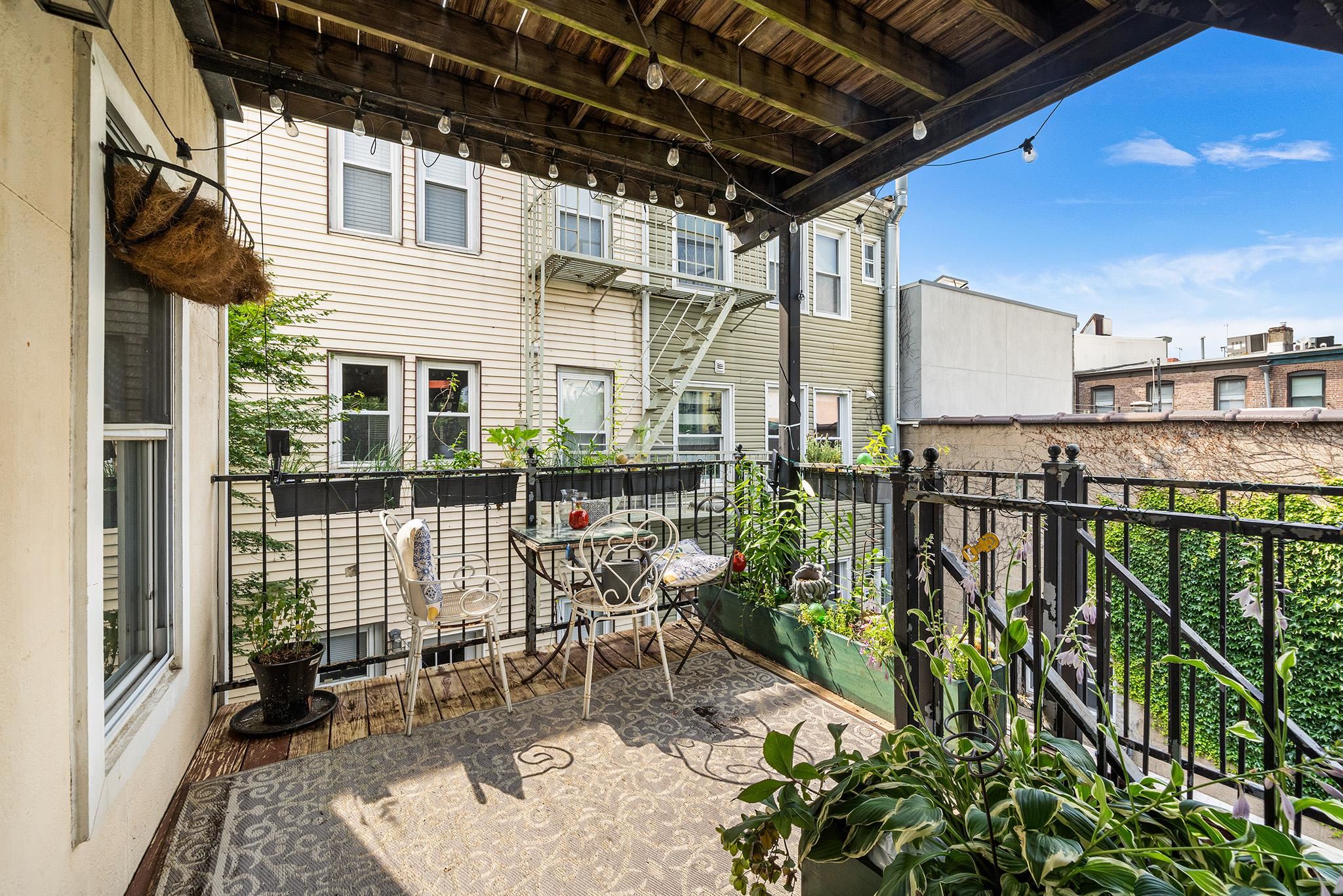 352 7TH ST Unit: 3