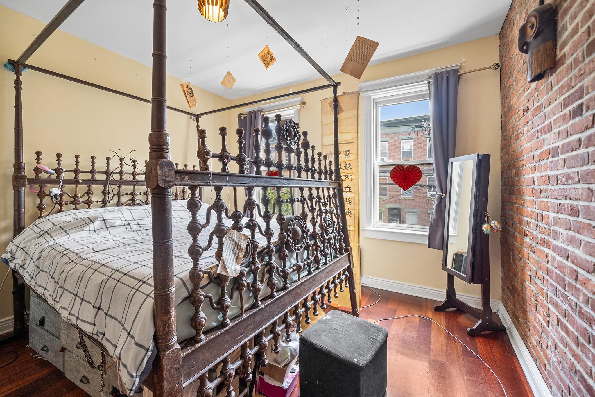 352 7TH ST Unit: 3