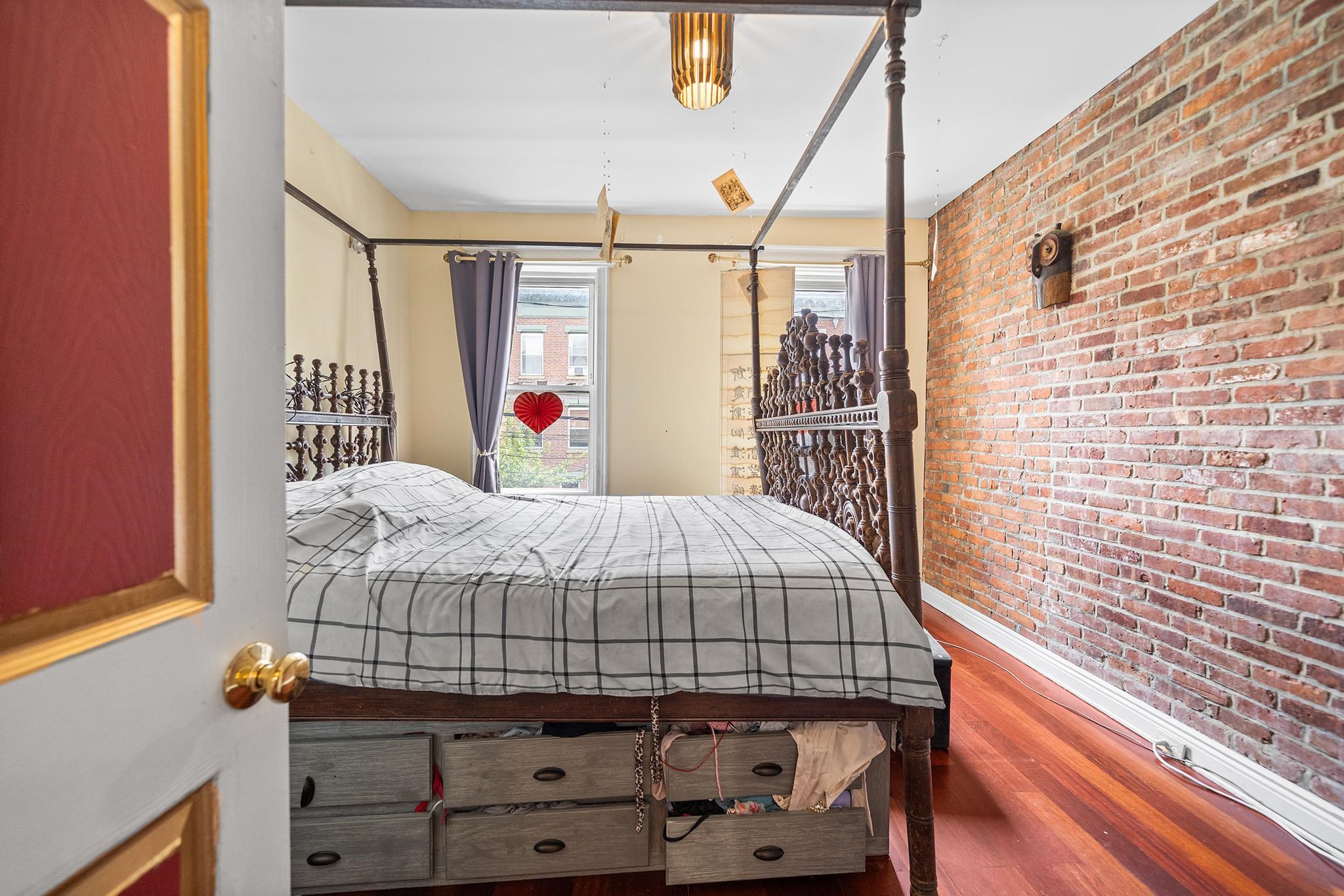 352 7TH ST Unit: 3
