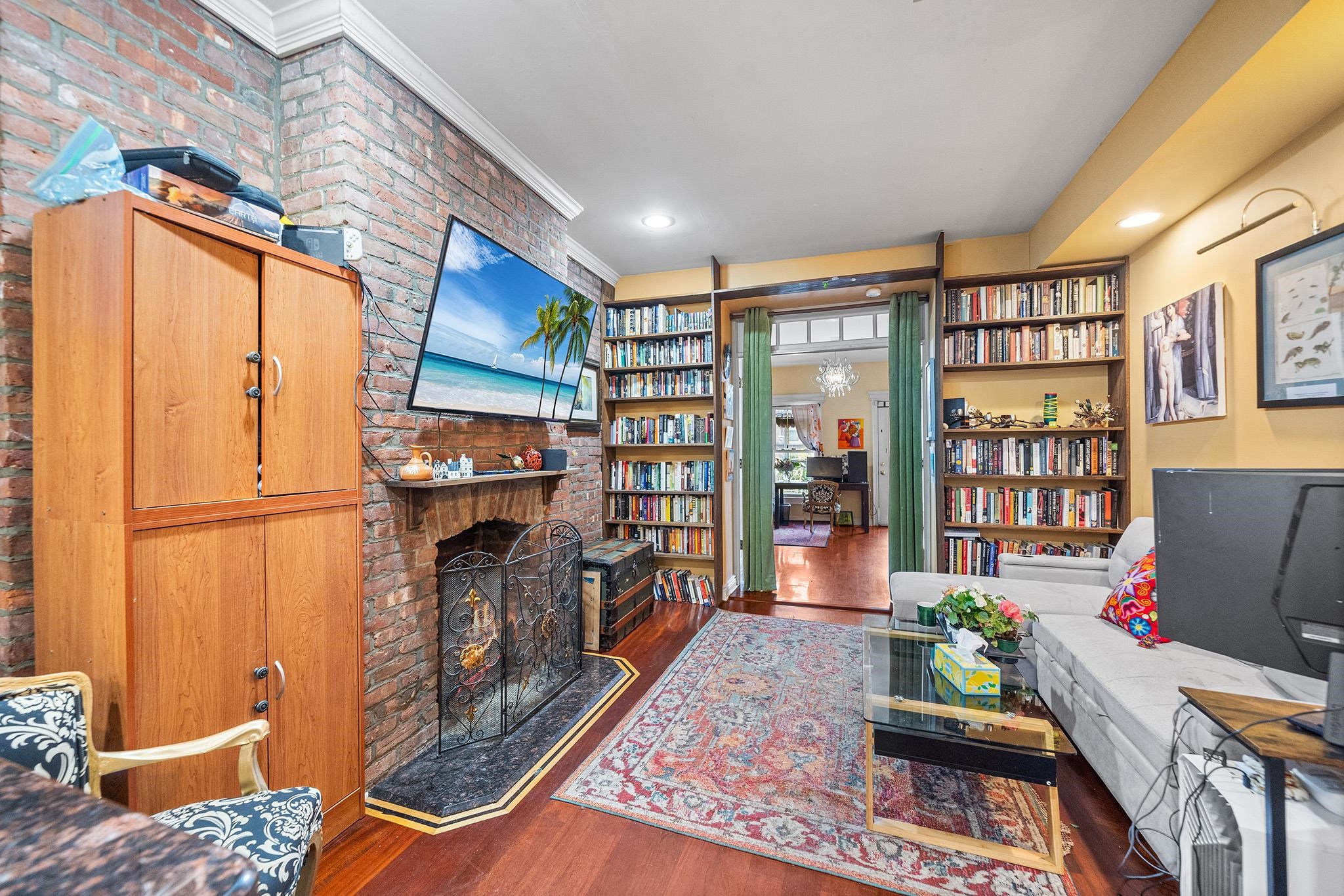 352 7TH ST Unit: 3