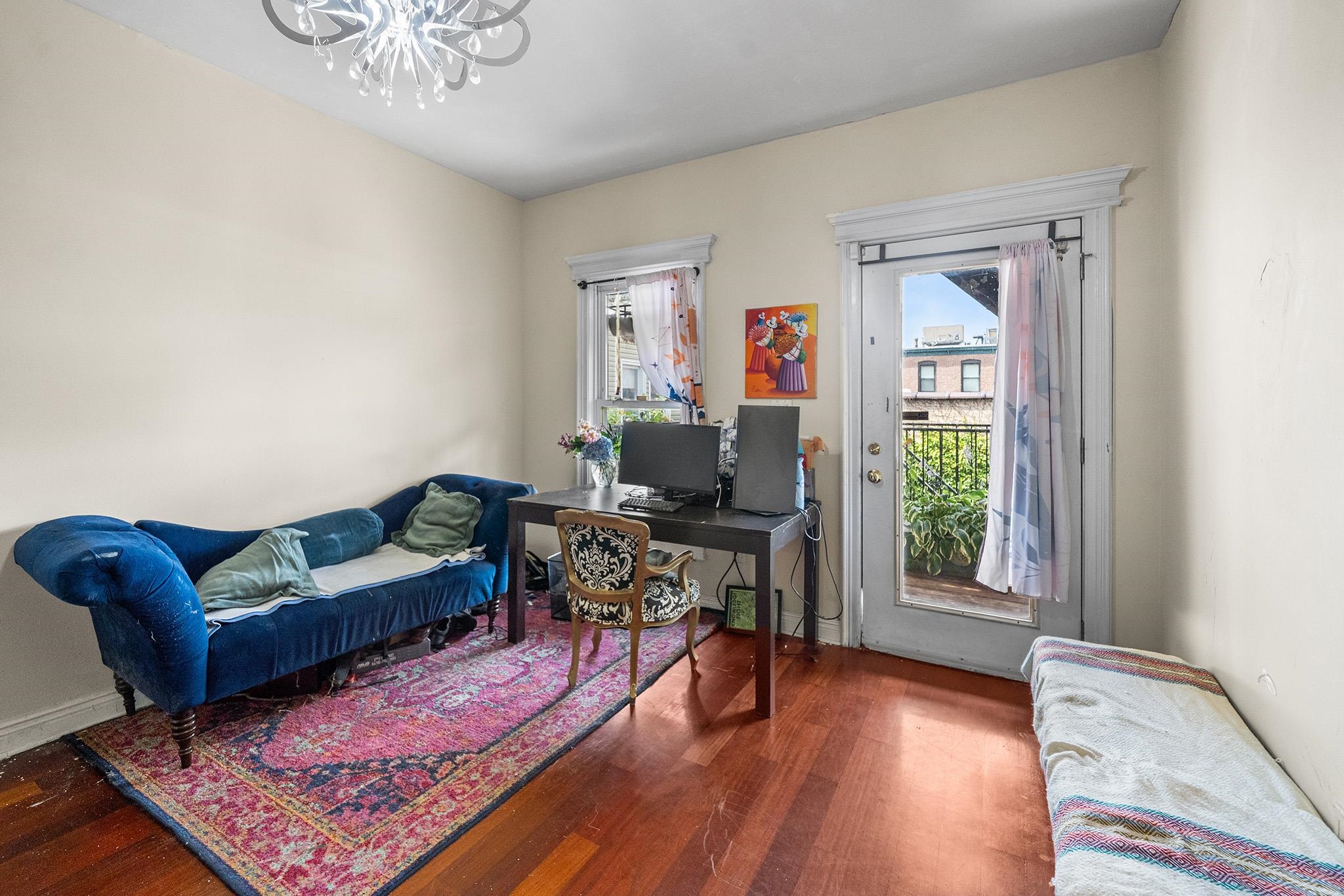 352 7TH ST Unit: 3