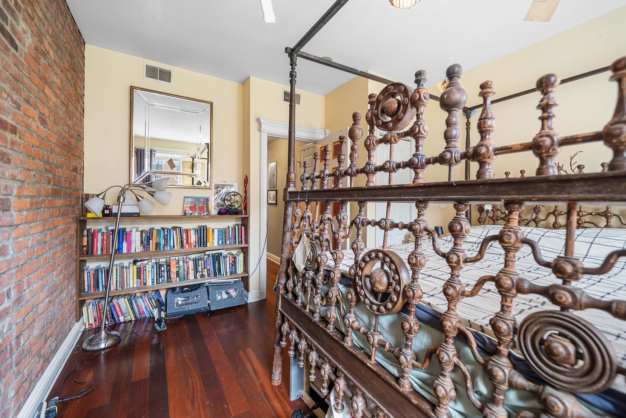 352 7TH ST Unit: 3