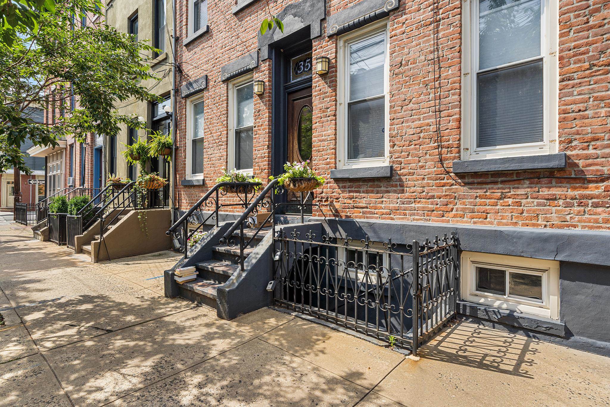 352 7TH ST Unit: 3