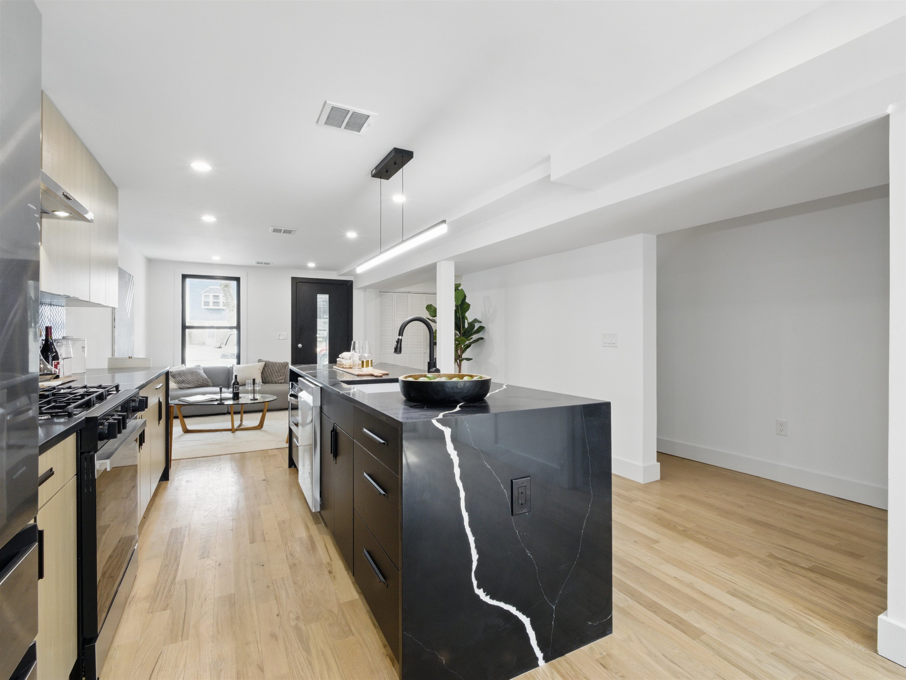 63 JEFFERSON AVE Unit: 1