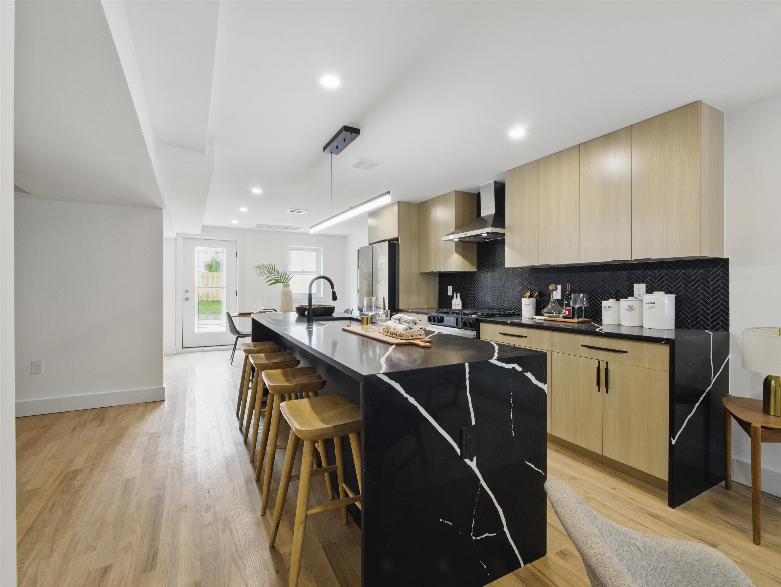 63 JEFFERSON AVE Unit: 1