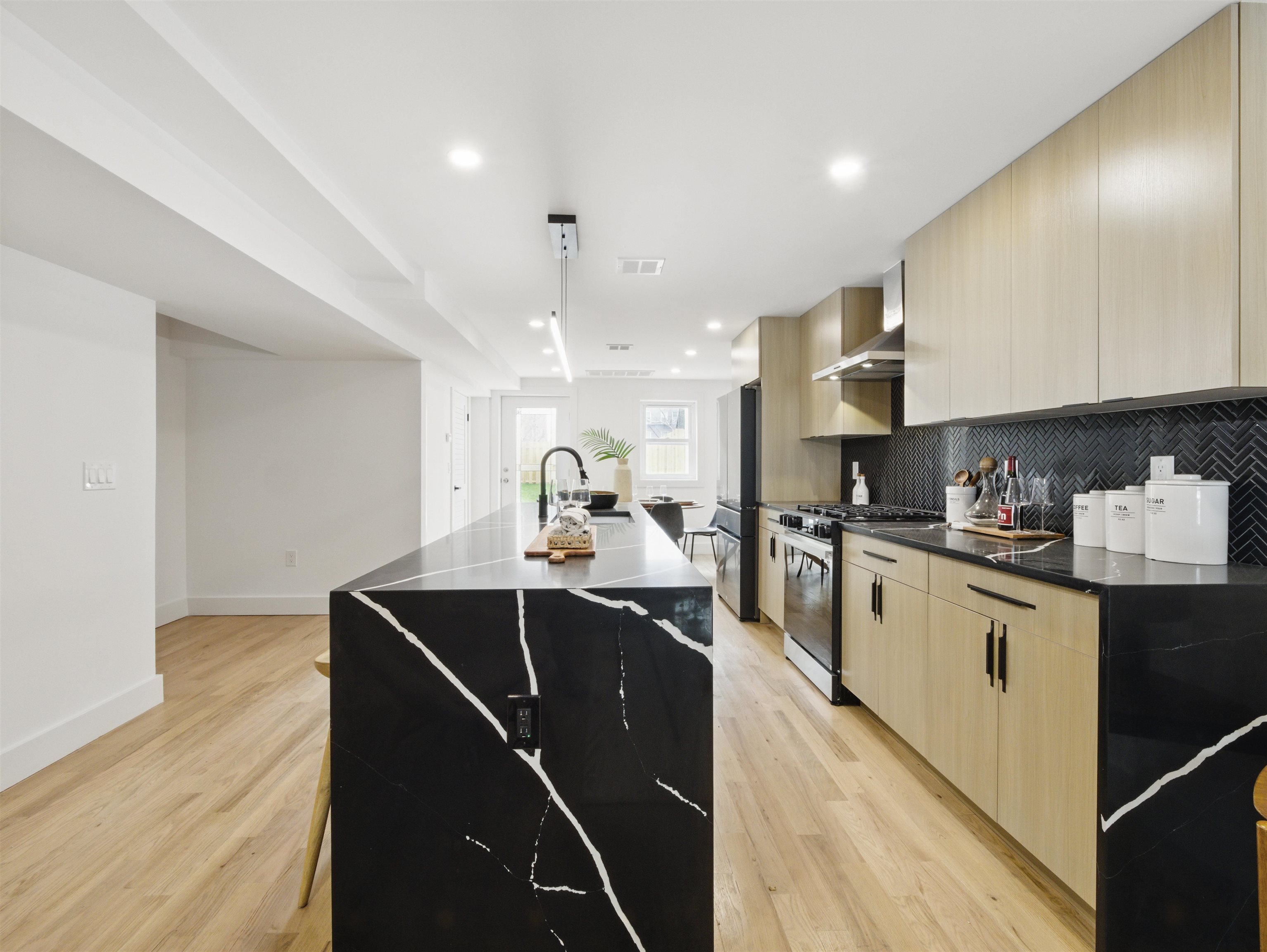63 JEFFERSON AVE Unit: 1