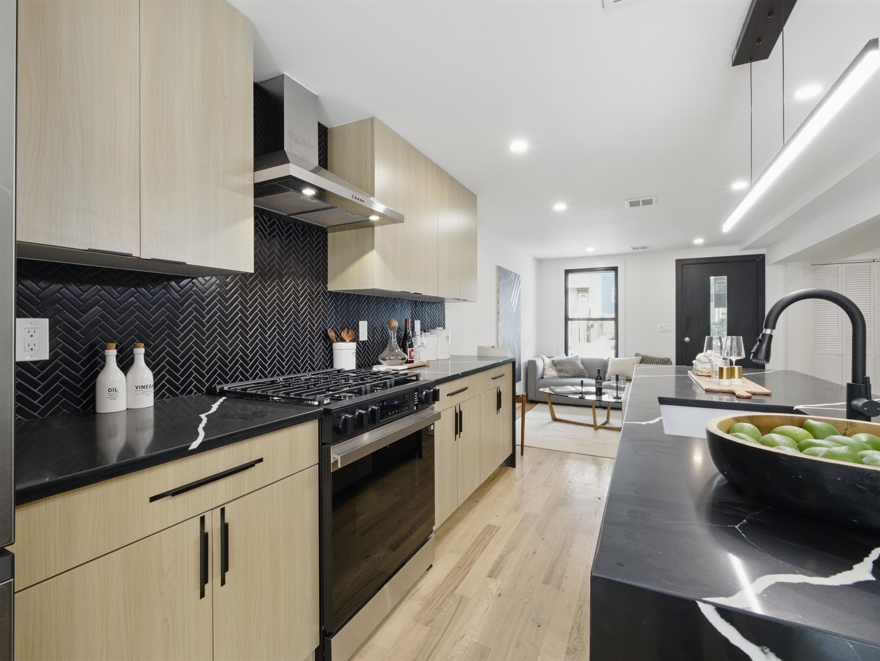 63 JEFFERSON AVE Unit: 1