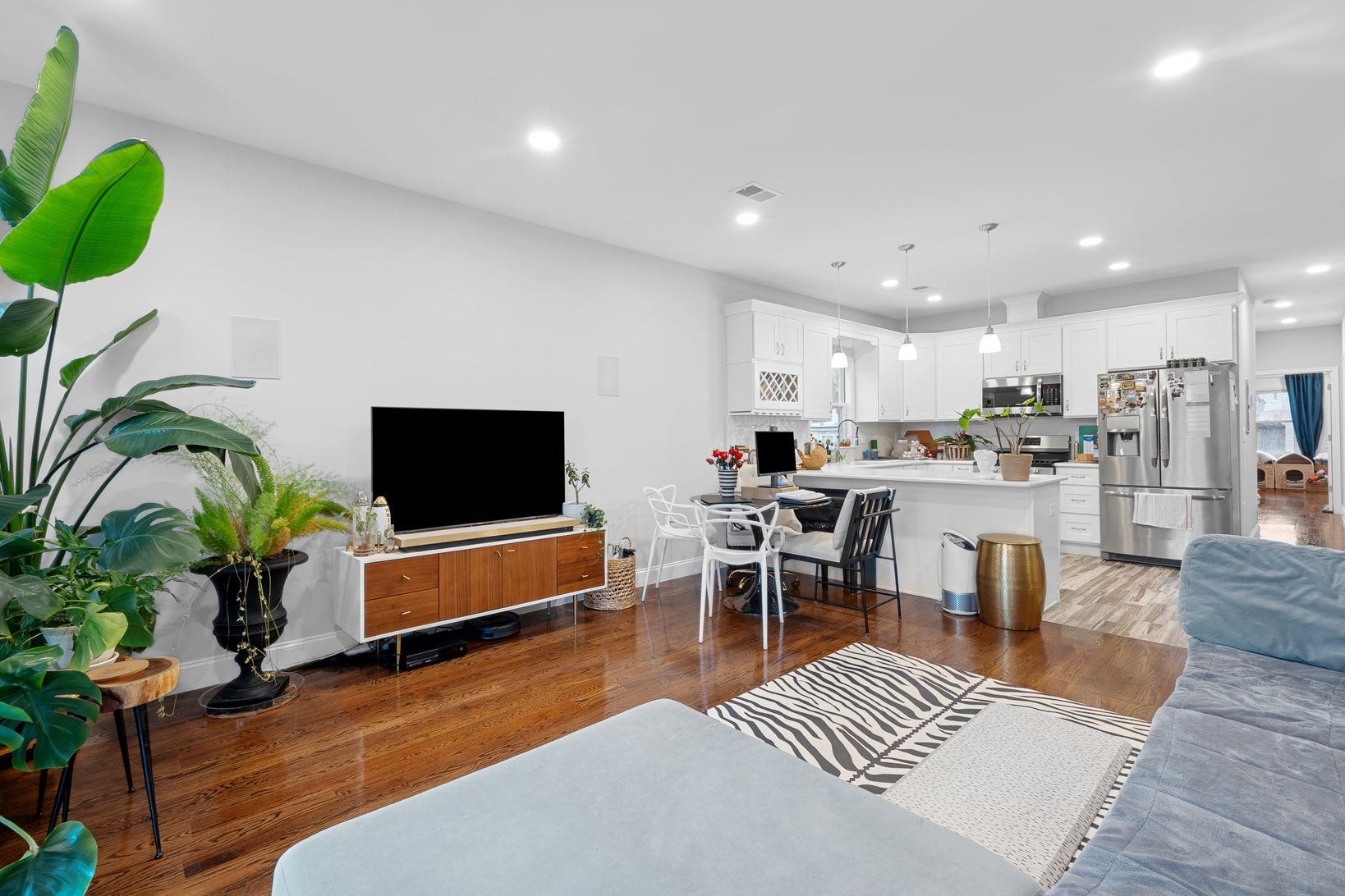 42 GRACE ST Unit: 2A
