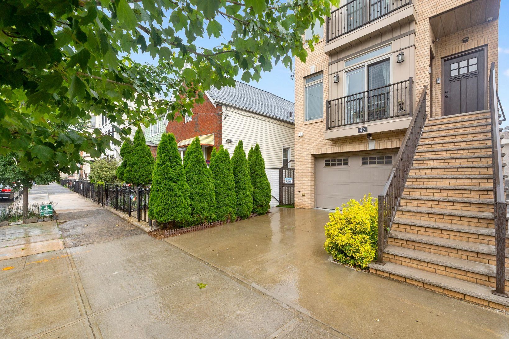 42 GRACE ST Unit: 2A