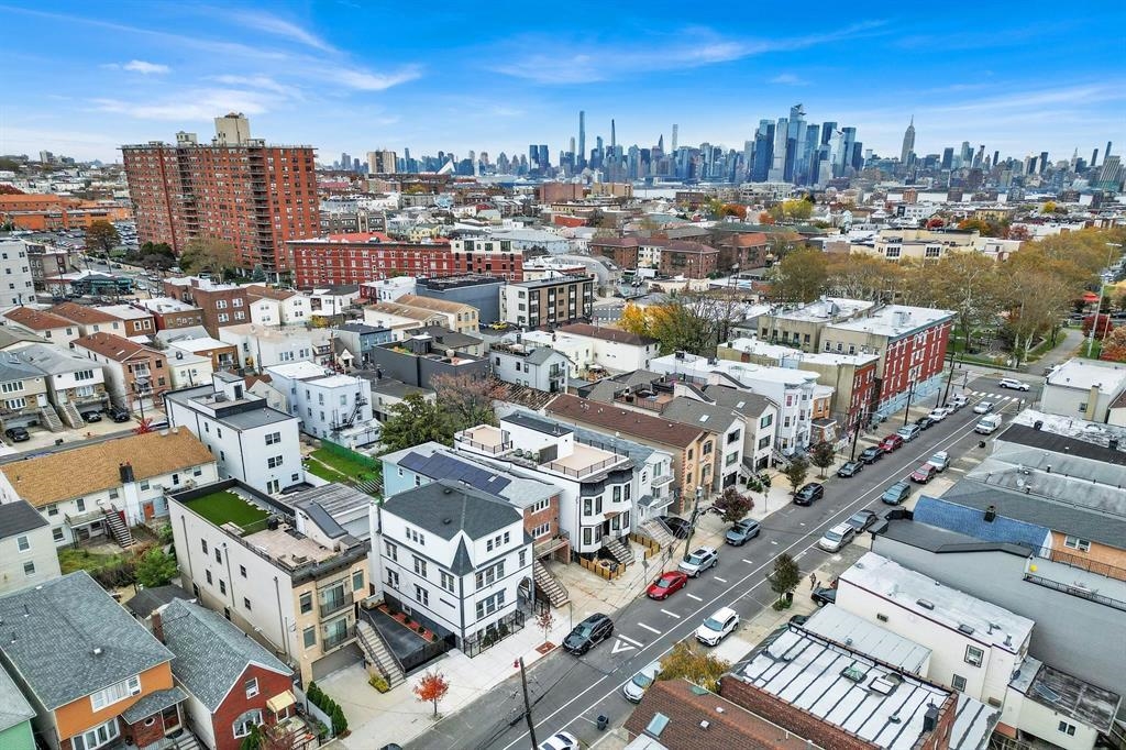 42 GRACE ST Unit: 2A