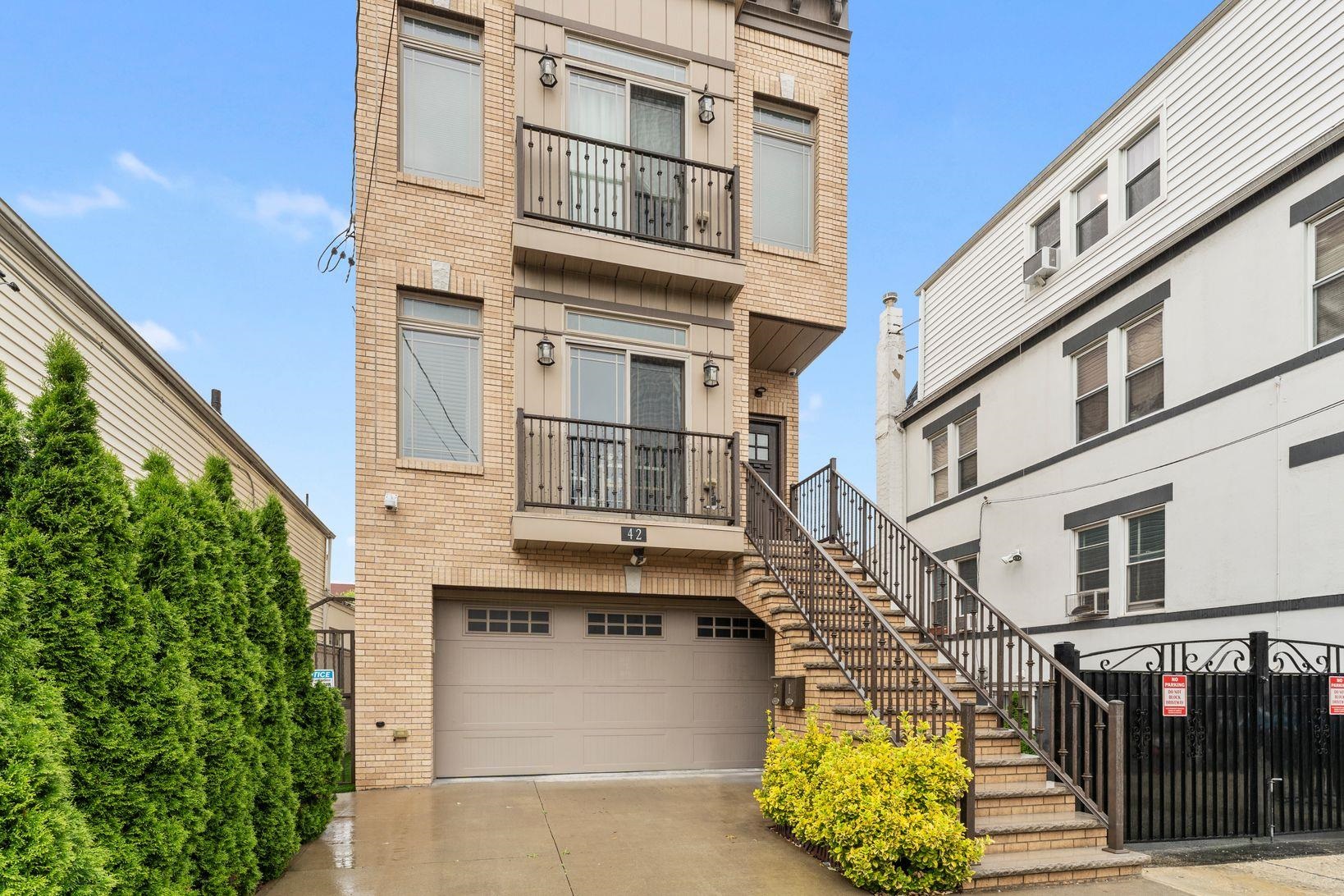 42 GRACE ST Unit: 2A