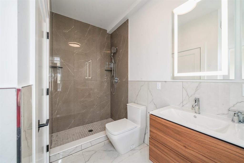 160 BRUNSWICK ST Unit: 403