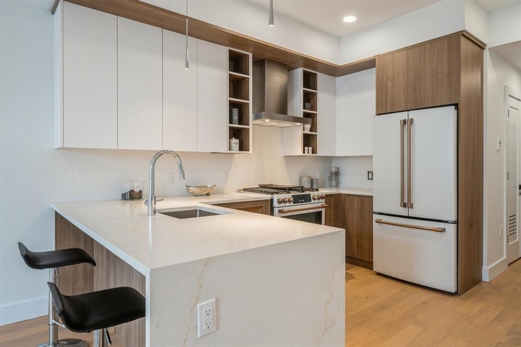 160 BRUNSWICK ST Unit: 403