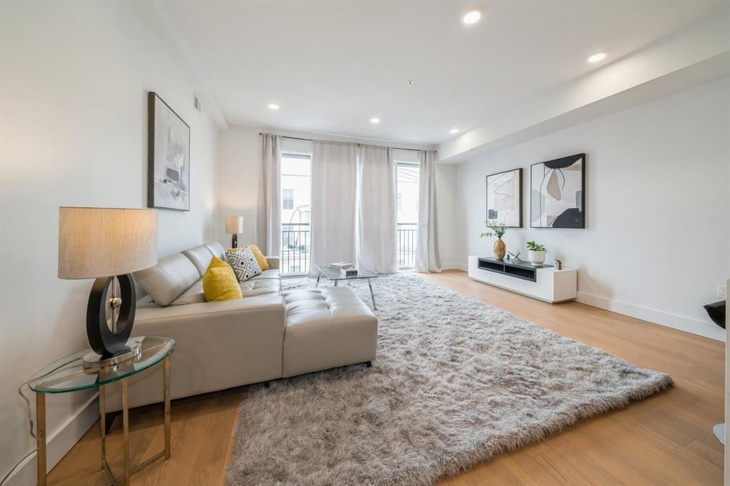 160 BRUNSWICK ST Unit: 403