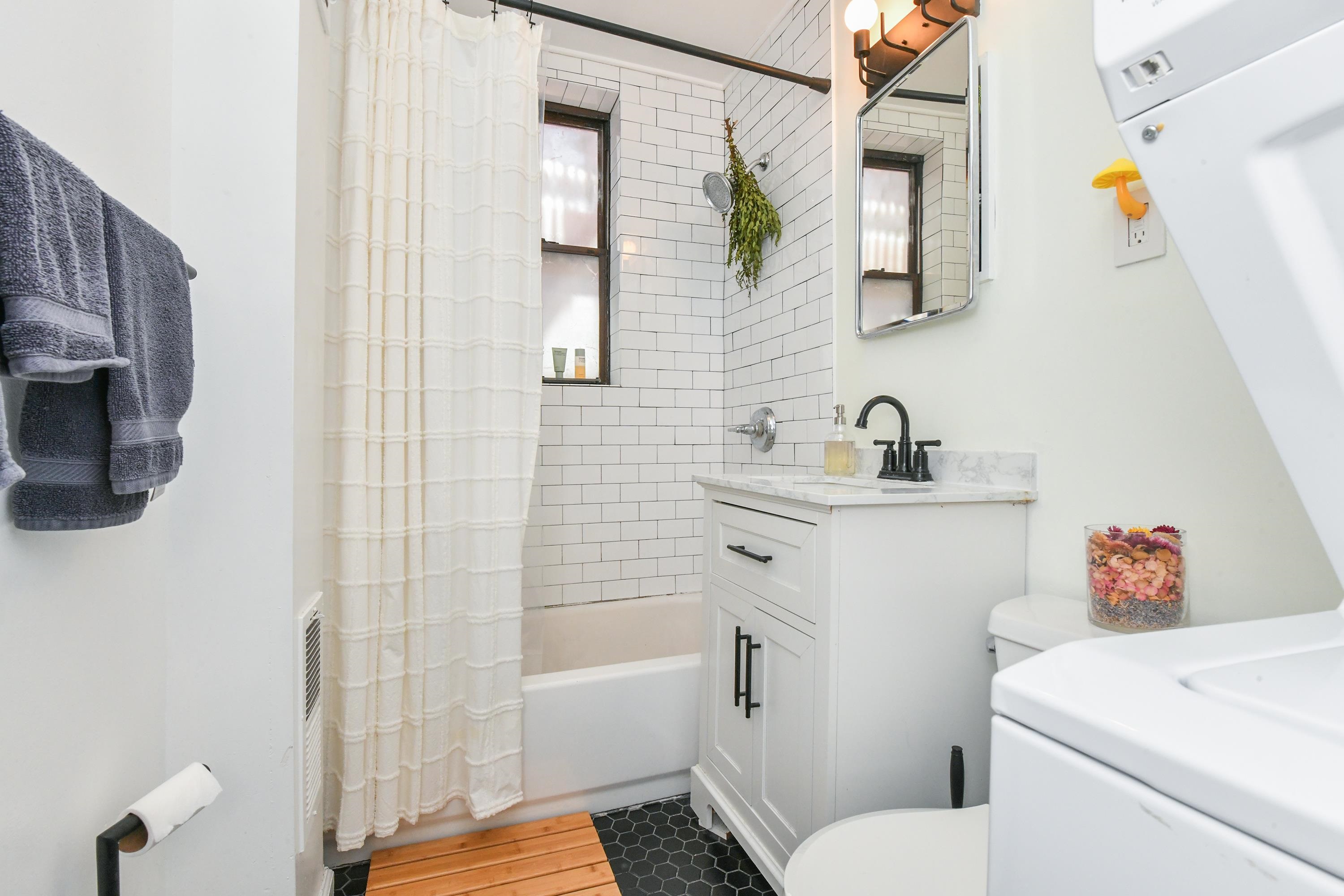 29-33 51ST ST Unit: B5