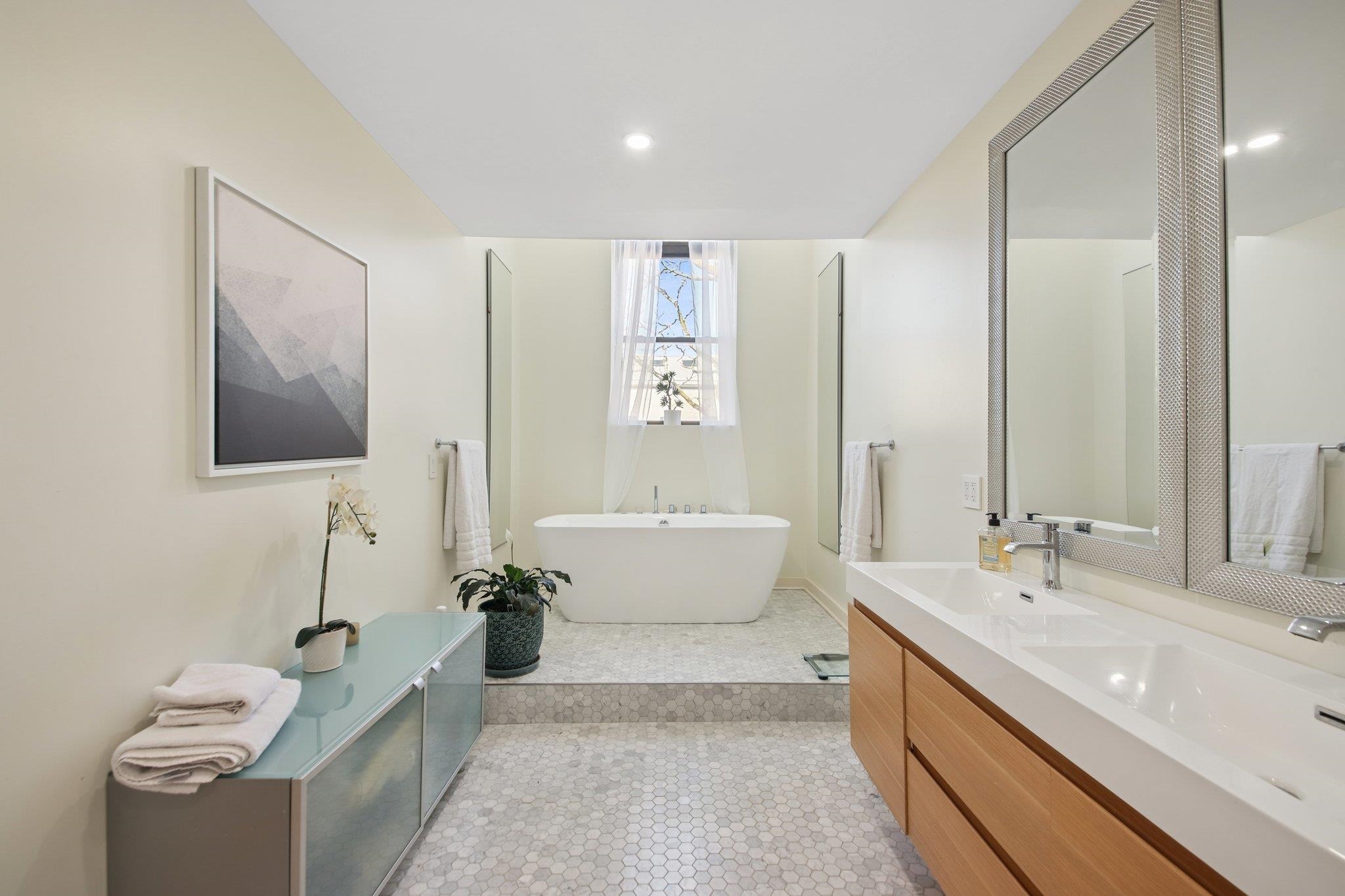 299 PAVONIA AVE Unit: 3-10