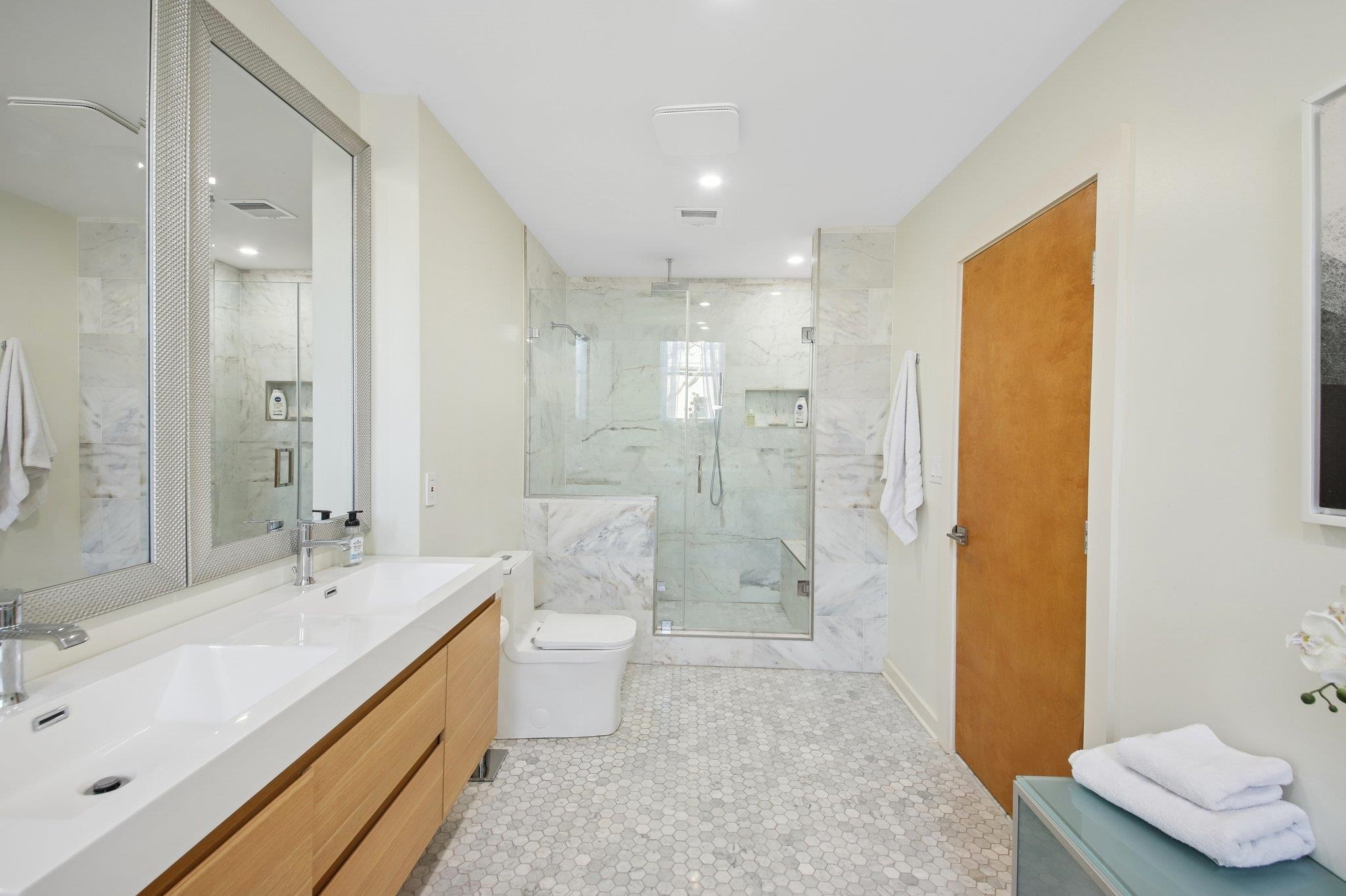 299 PAVONIA AVE Unit: 3-10