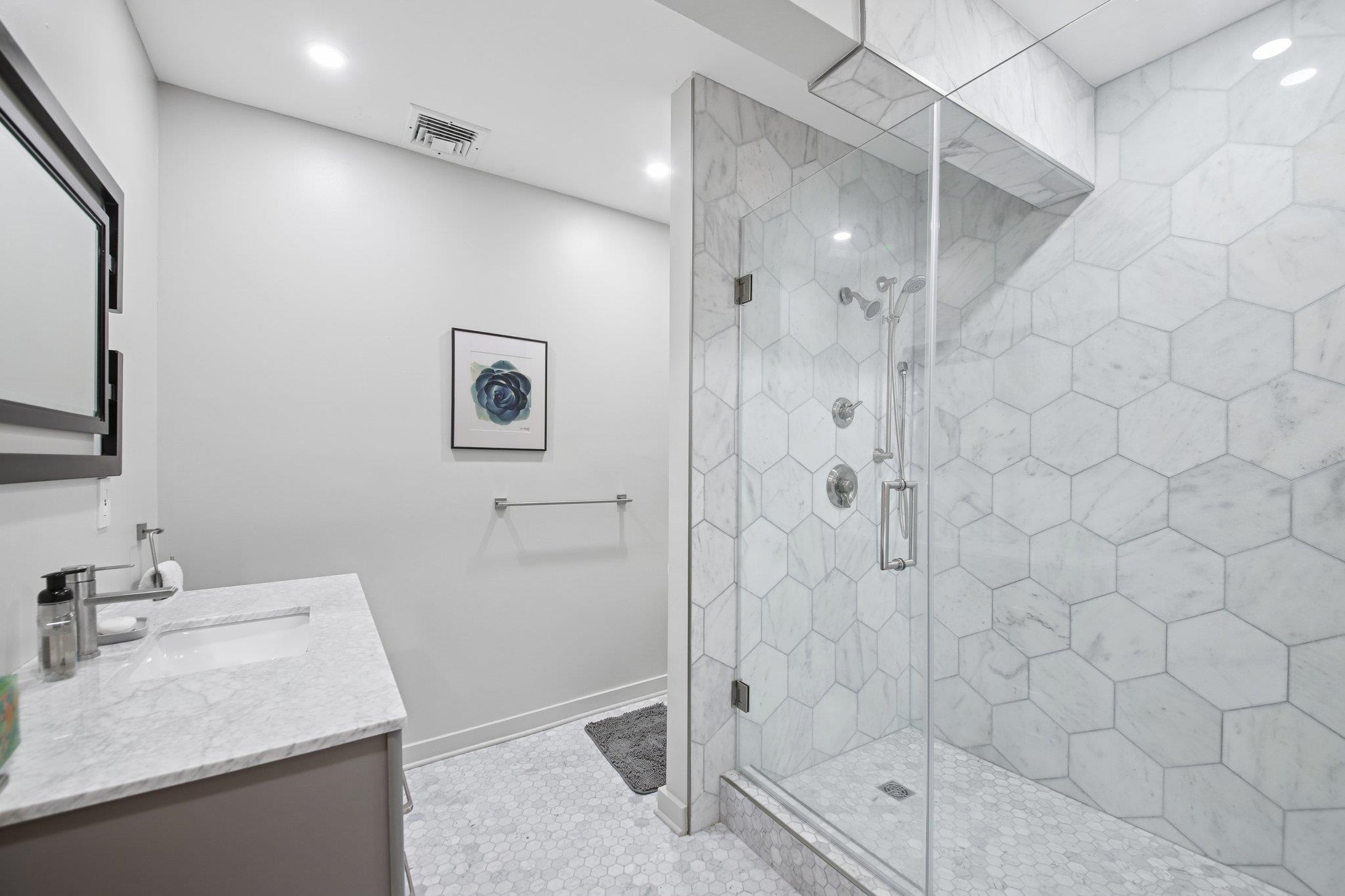 299 PAVONIA AVE Unit: 3-10