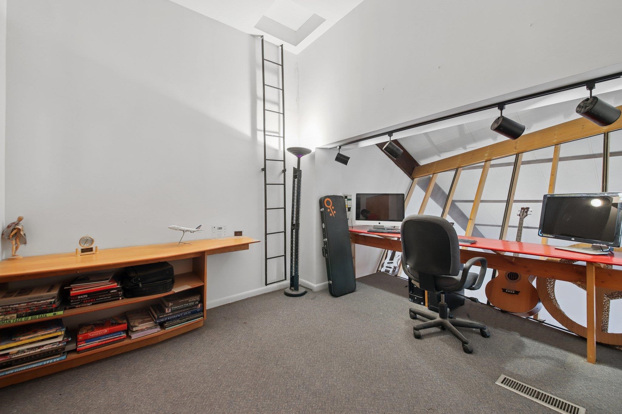 299 PAVONIA AVE Unit: 3-10