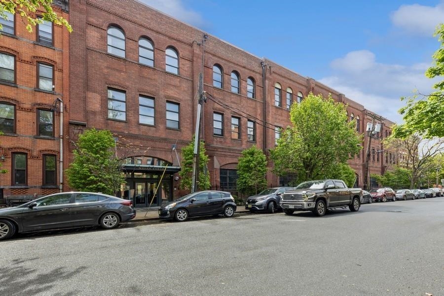 299 PAVONIA AVE Unit: 3-10