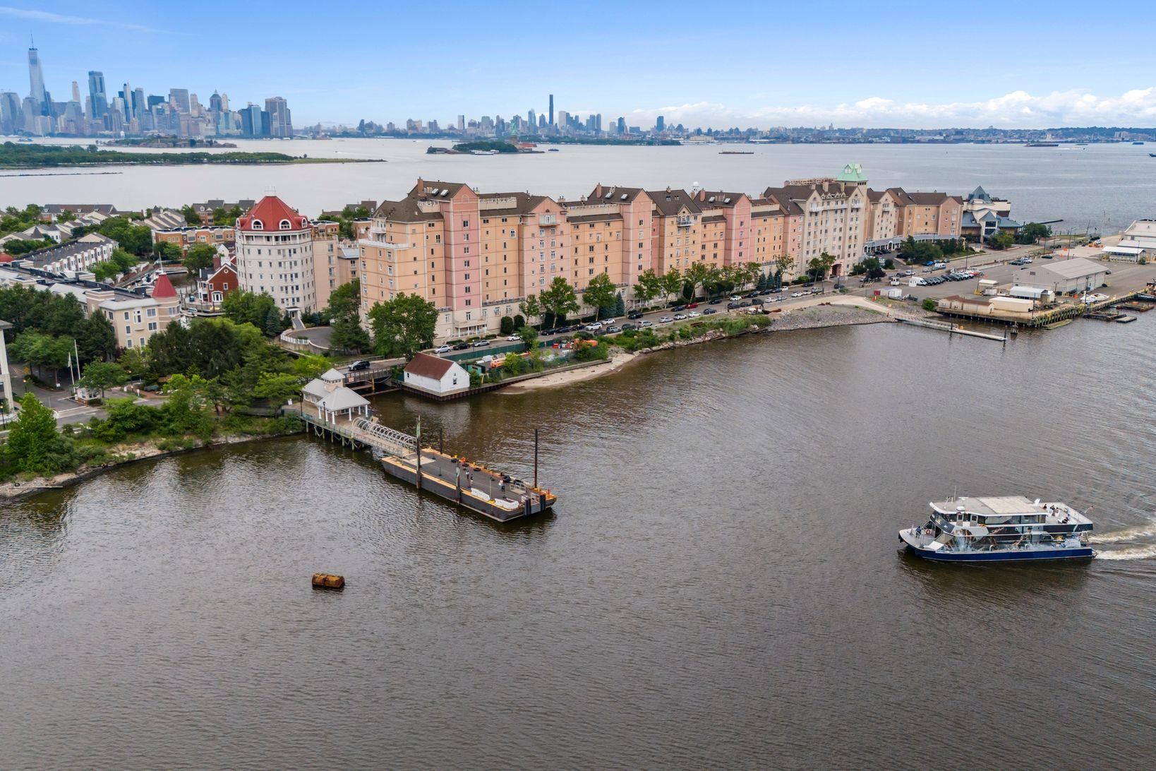 200 SHEARWATER CT WEST Unit: 52