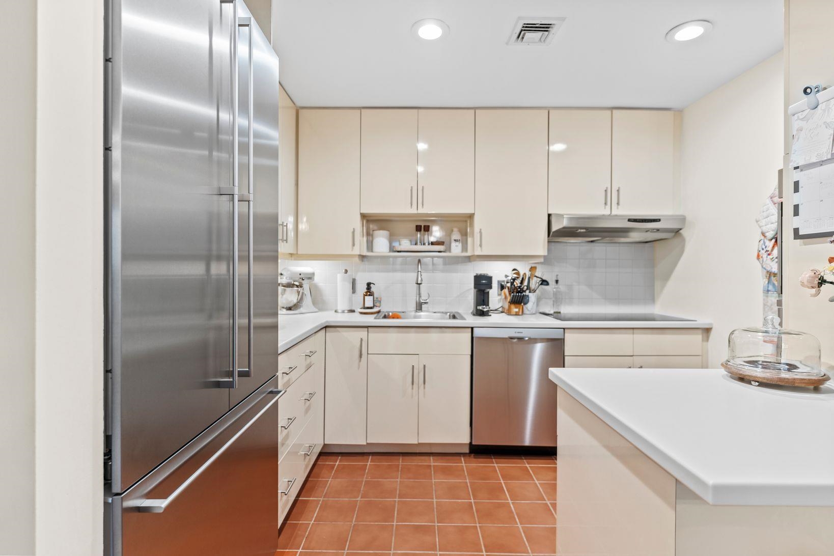 200 SHEARWATER CT WEST Unit: 52