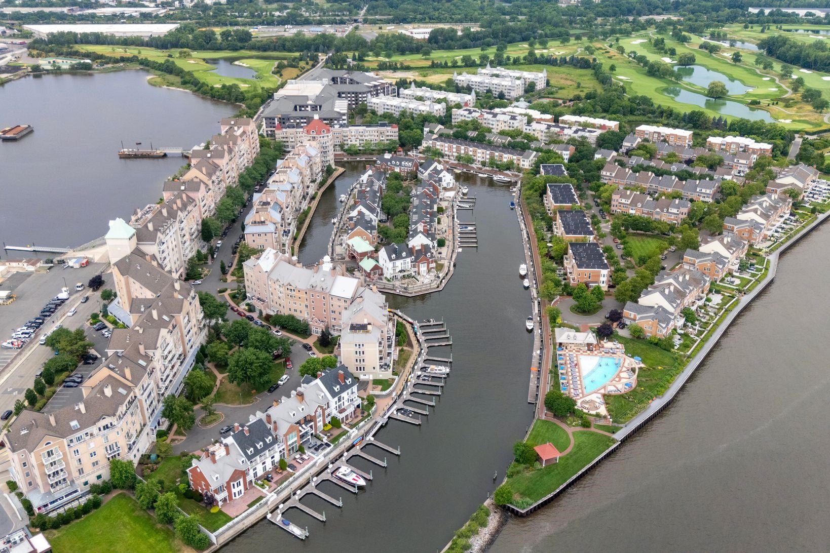 200 SHEARWATER CT WEST Unit: 52