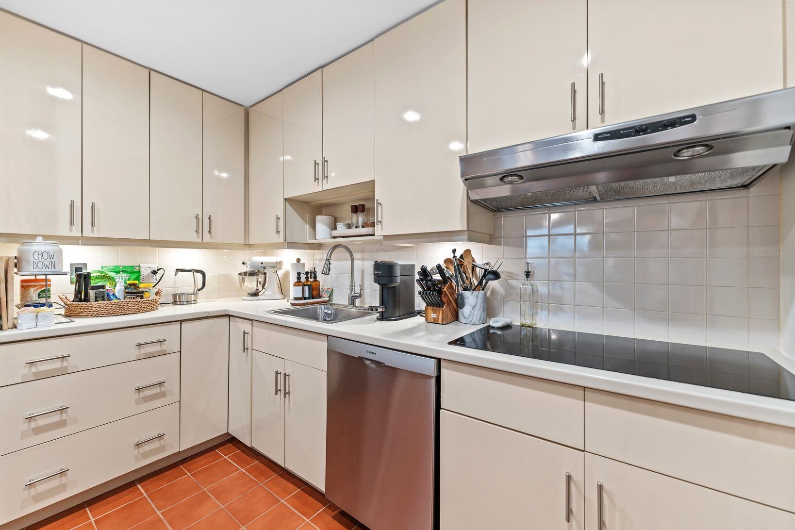 200 SHEARWATER CT WEST Unit: 52