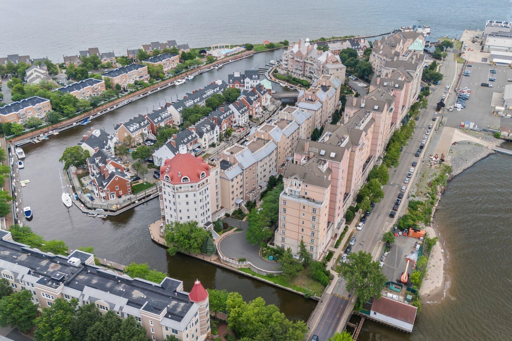 200 SHEARWATER CT WEST Unit: 52