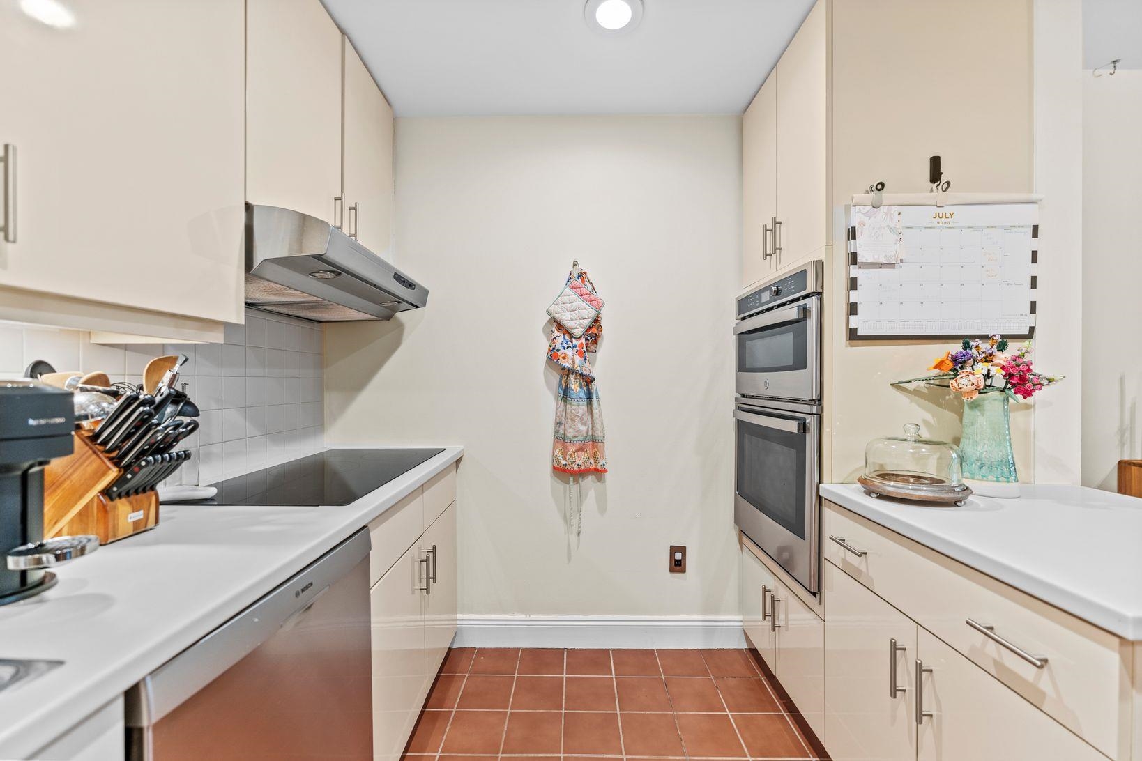 200 SHEARWATER CT WEST Unit: 52