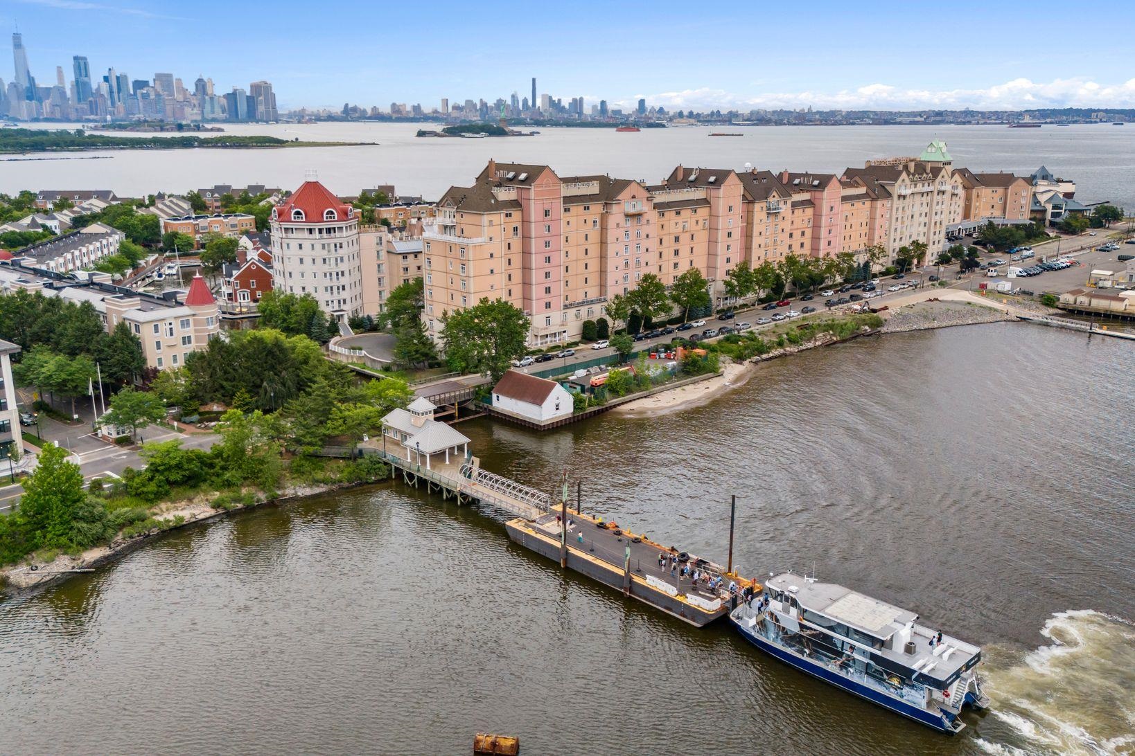 200 SHEARWATER CT WEST Unit: 52