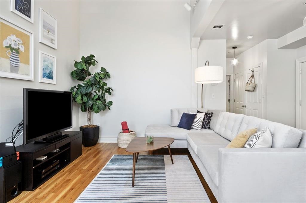 9 COLES ST Unit: 10