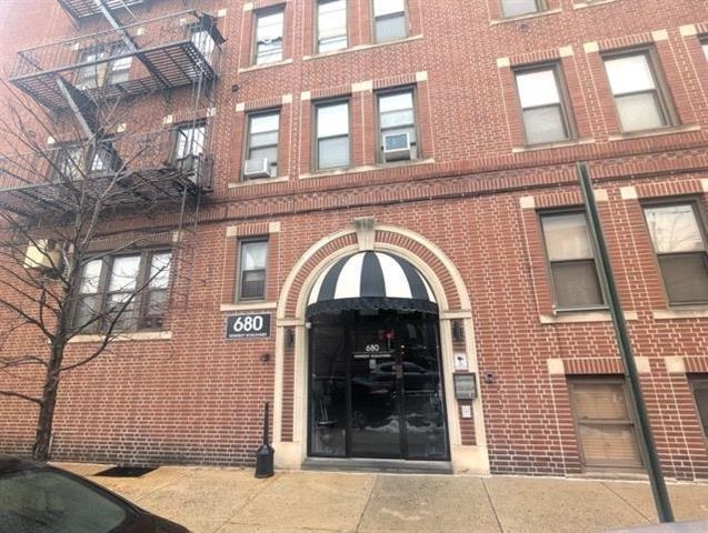 680 KENNEDY BLVD Unit: 301