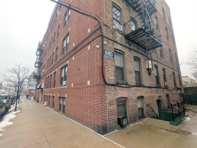 680 KENNEDY BLVD Unit: 301