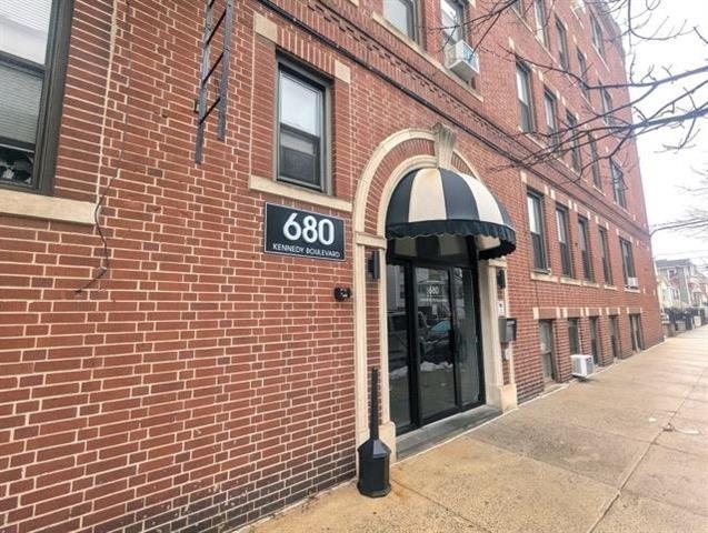 680 KENNEDY BLVD Unit: 301