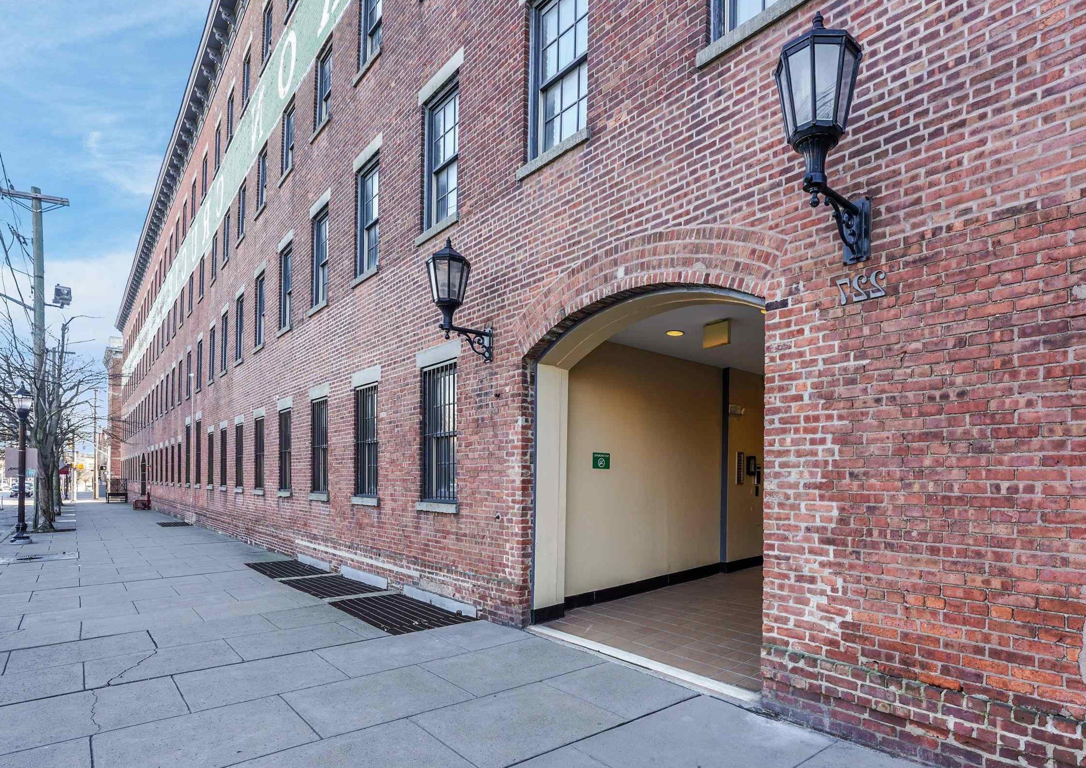 227 CHRISTOPHER COLUMBUS DR Unit: 219B