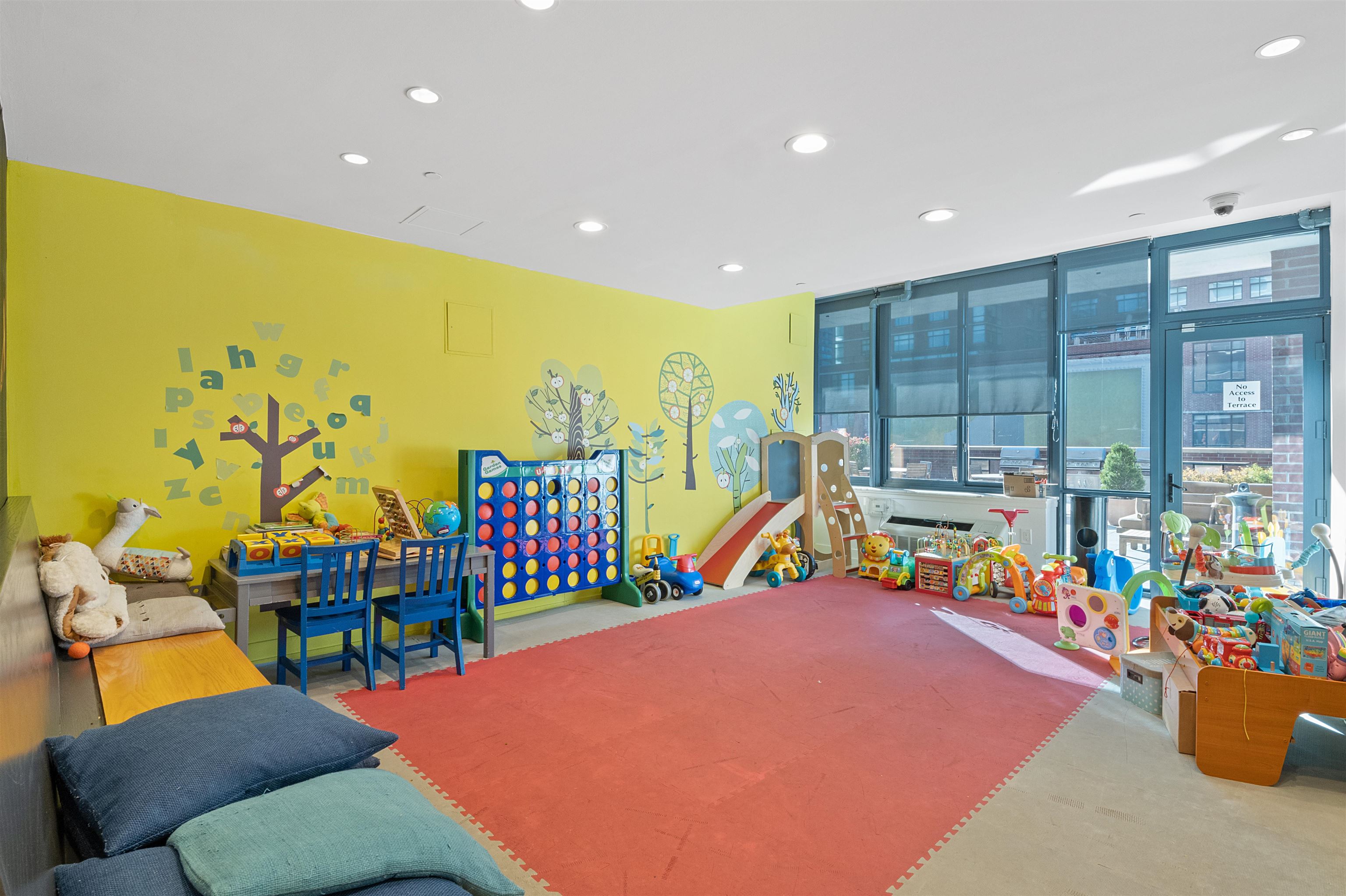 389 WASHINGTON ST Unit: 15E