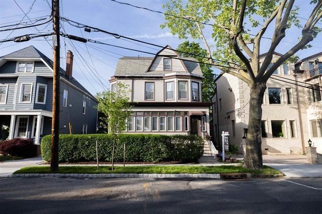 749 BLVD EAST
