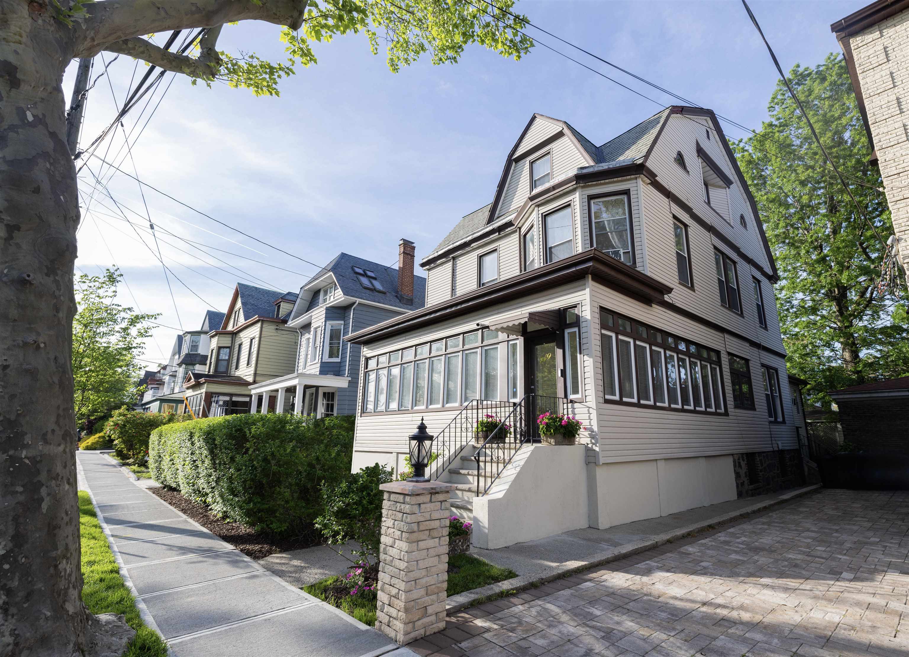 749 BLVD EAST
