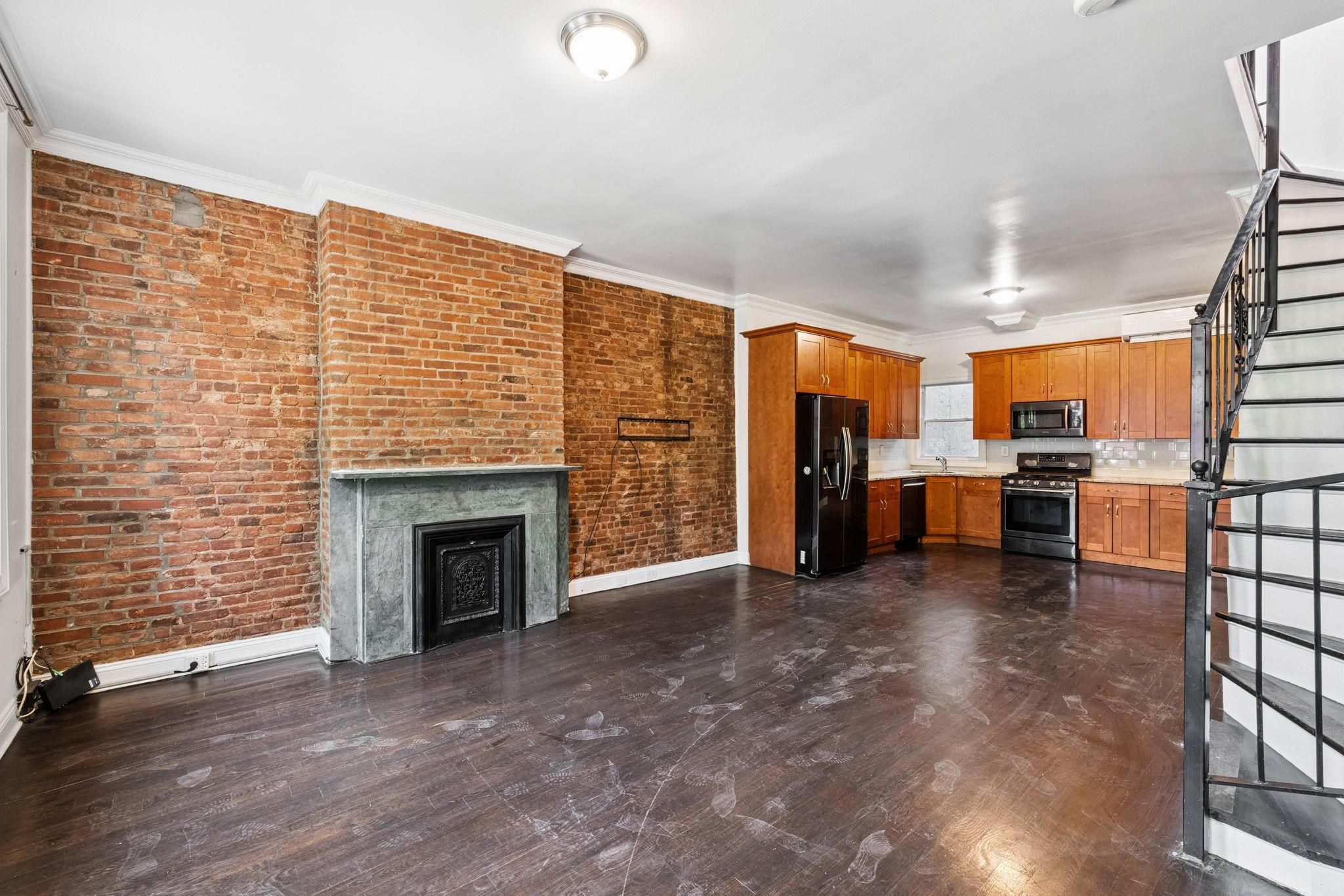 37 ASTOR PL