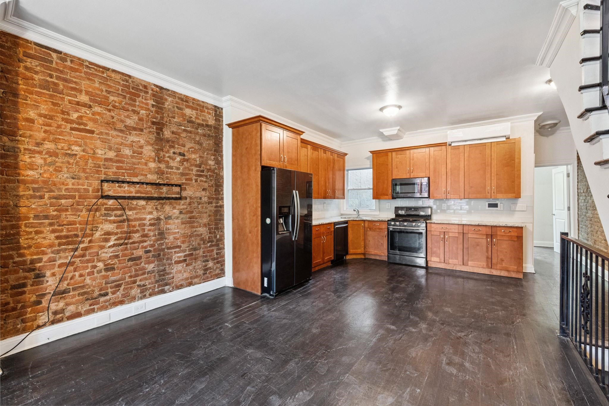 37 ASTOR PL