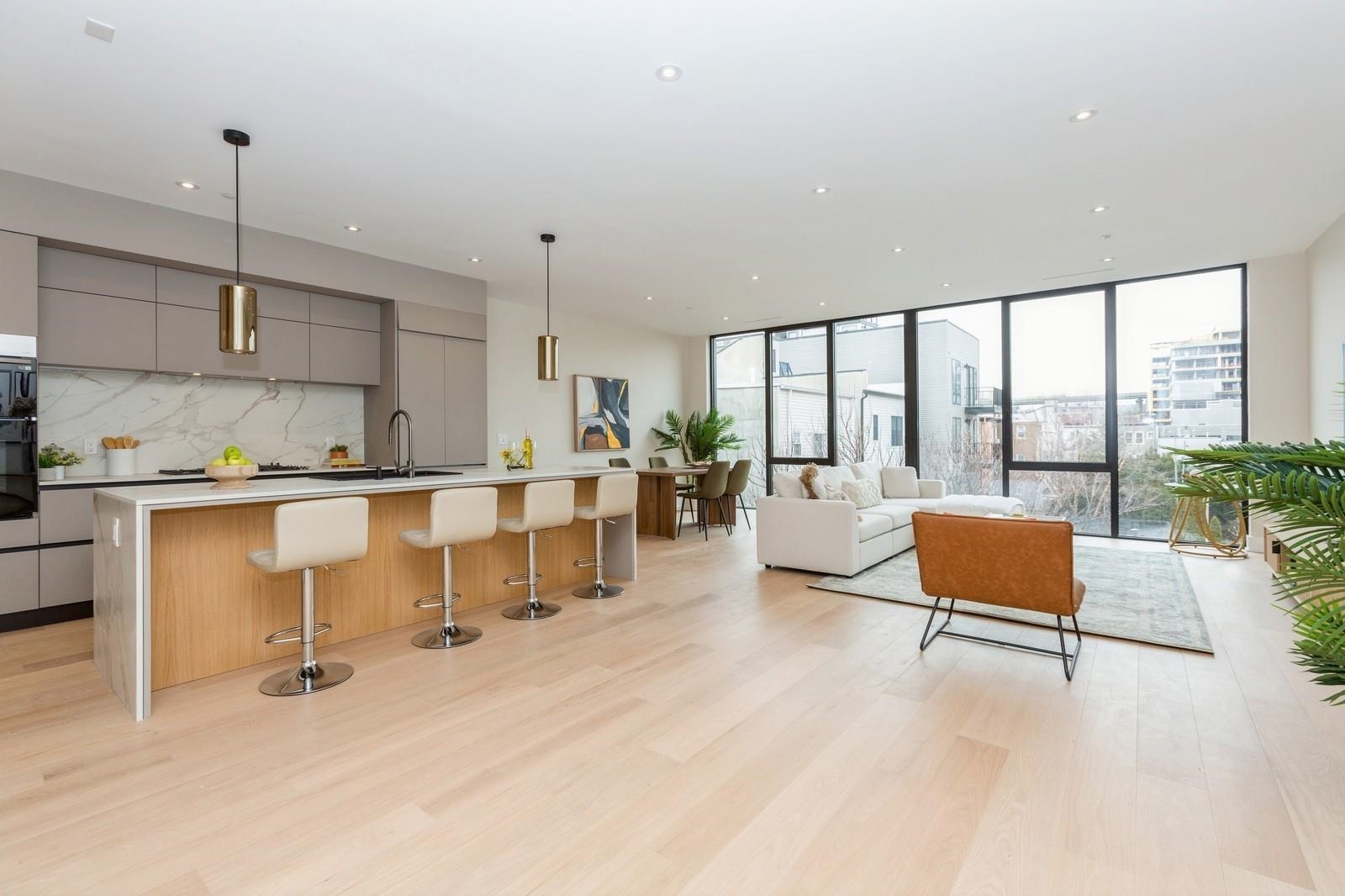 477 MONMOUTH ST Unit: 3