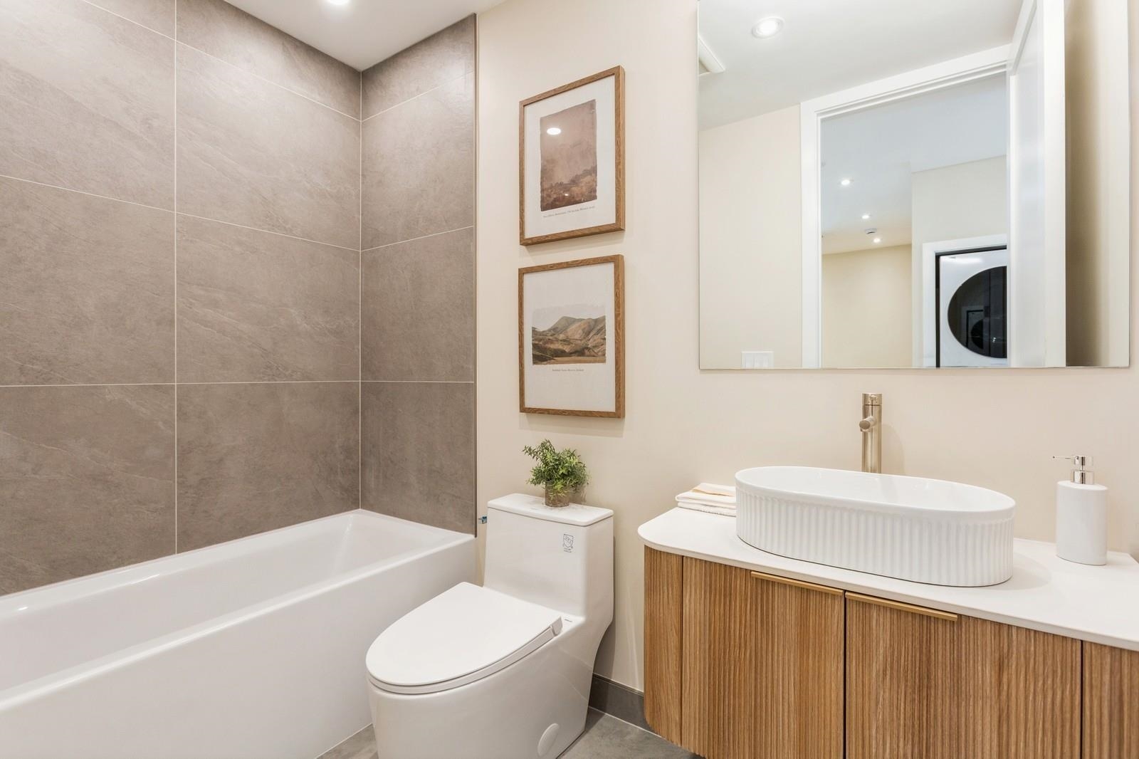 477 MONMOUTH ST Unit: 3