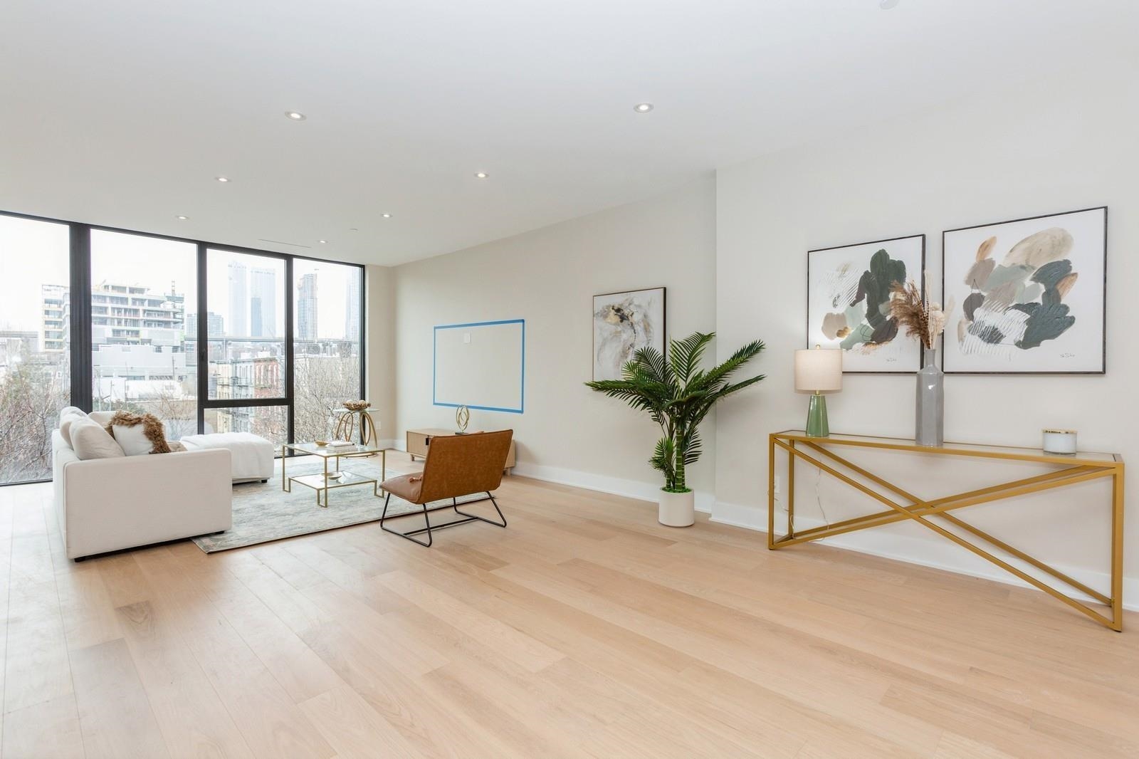 477 MONMOUTH ST Unit: 4