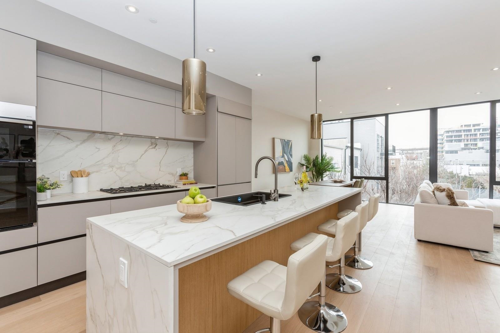 477 MONMOUTH ST Unit: 4